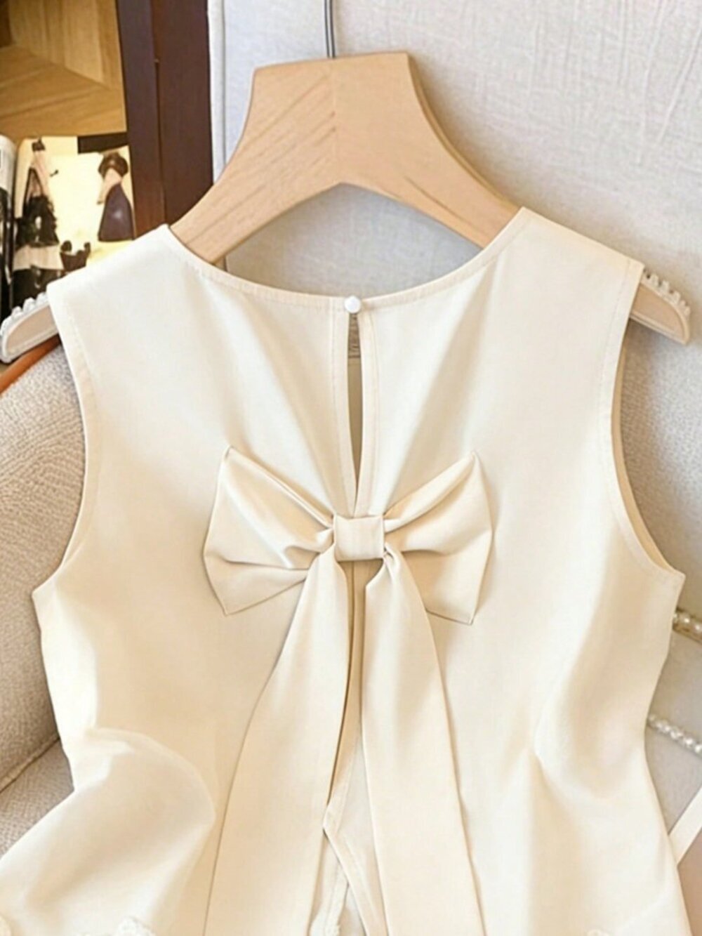 Apricot Elegant French-Style Sleeveless Women's Bow-Detail Blouse - Picture 3 of 5